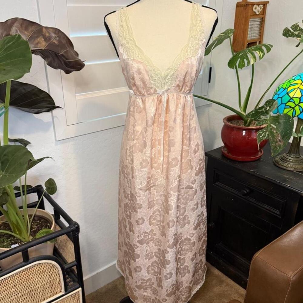 Vintage 70s Barbizon Blush Pink Floral Jacquard Lace Nightgown Slip Dress